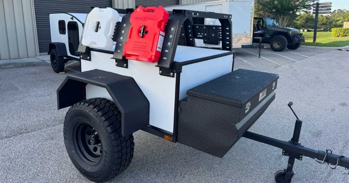 Kamperen in Spanje voor 3.400 euro met deze miniaanhanger is goedkoper dan met een camper of caravan