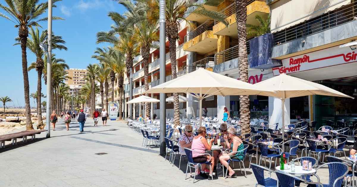 Hittegolfachtig weer bereikt Spanje met temperaturen tot boven 35 graden