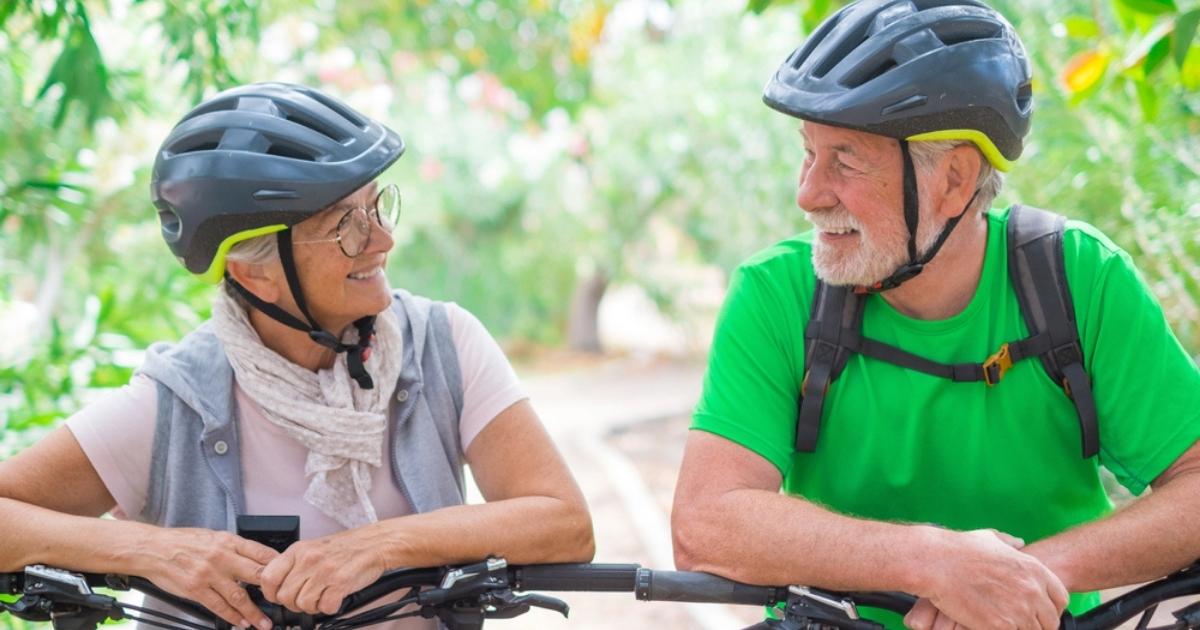 Fietshelm verplicht als je van de camping naar de toeristenplaats fietst in Spanje