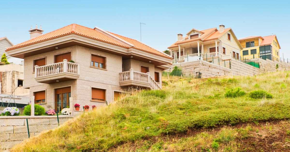 Middellandse Zee of Atlantische Oceaan: waar koop je het voordeligst een huis aan de Spaanse kust?
