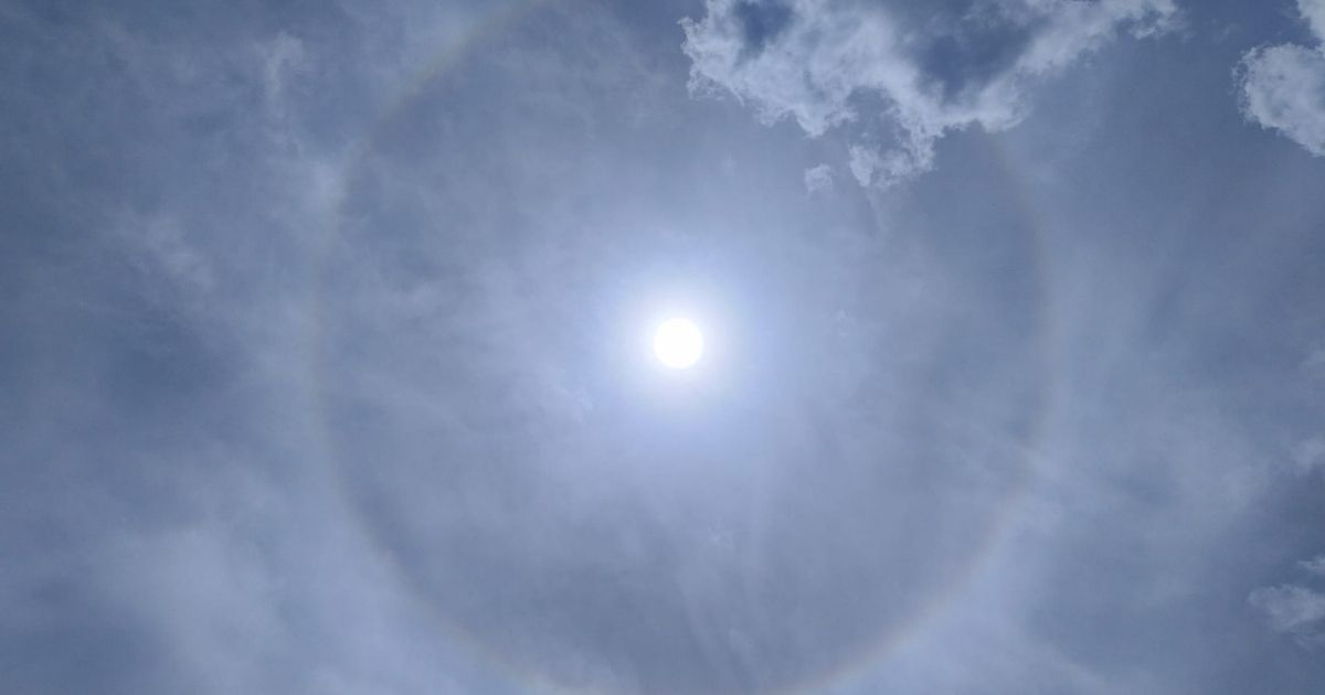 Halo rond de zon boven Spanje: dit zeldzame lichtverschijnsel fotografeerde onze redactie in de Pyreneeën