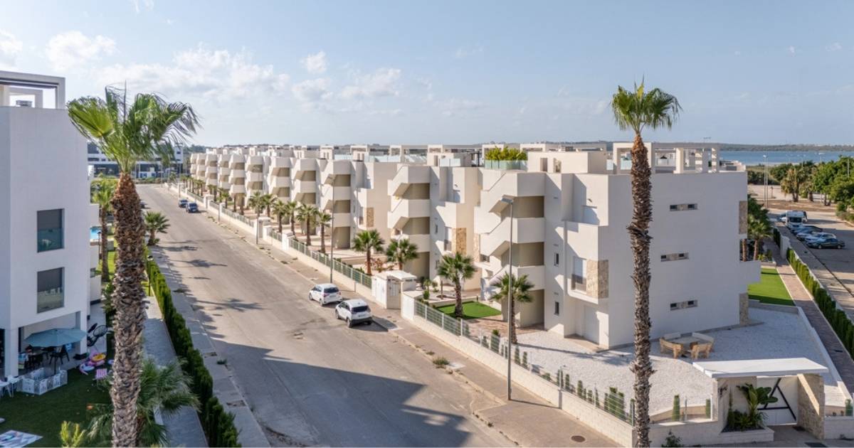 Spanje telt 452.670 onverkochte nieuwbouwwoningen, terwijl de woningnood groeit