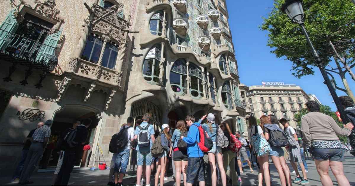 Spanje profileert zich als veilige bestemming en mikt op 100 miljoen toeristen