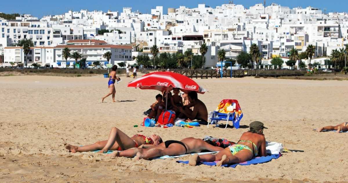 Vijf Spaanse dorpen met rustige stranden zonder de zomerdrukte