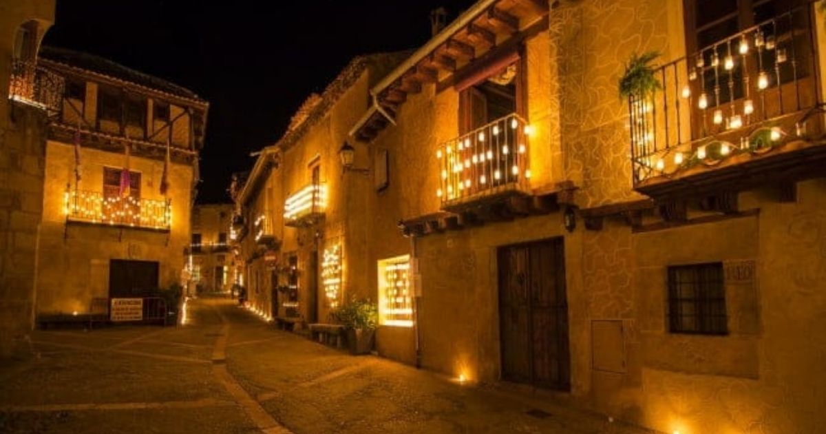 Dorp in Castilië en León ruilt op 4 en 11 juli 2026 het straatlicht in voor 45.000 kaarsen