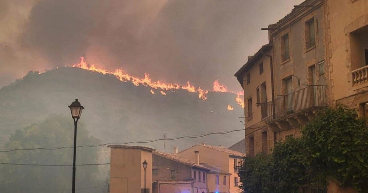 Bosbrand Cinco Villas nabij Zaragoza dwingt zes dorpen tot evacuatie: duizenden hectare natuur verwoest