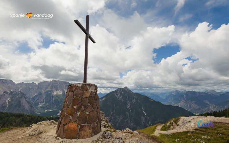 Wat is eigenlijk de betekenis van de kruizen op de bergtoppen in Spanje?