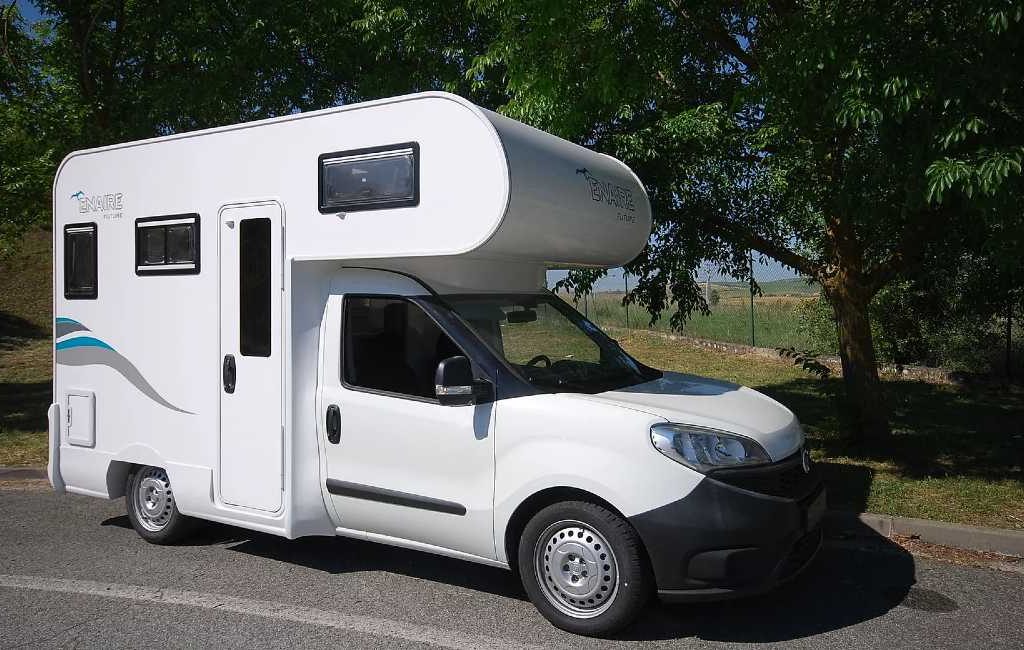 Deze compacte mini-alkoof-camper minder dan 40.000 euro