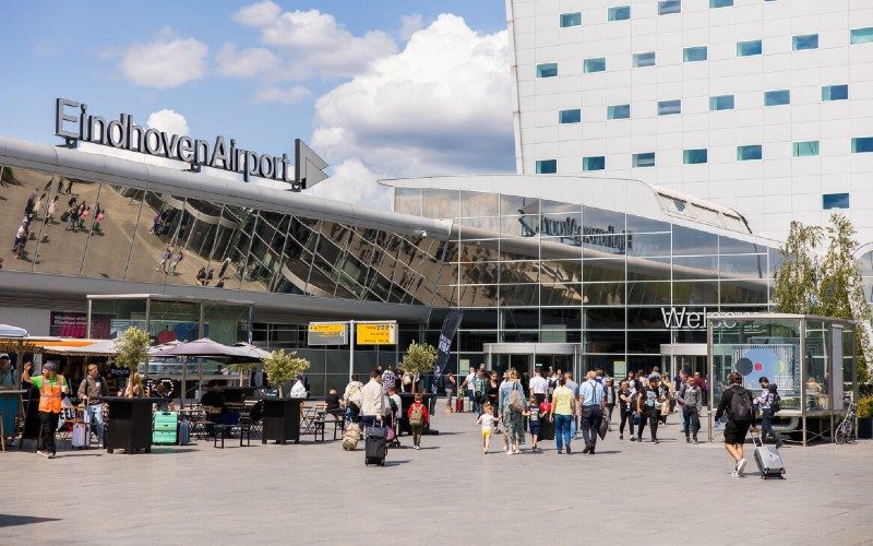 Vliegverkeer Eindhoven Airport ernstig ontregeld door storing IT-netwerk Defensie