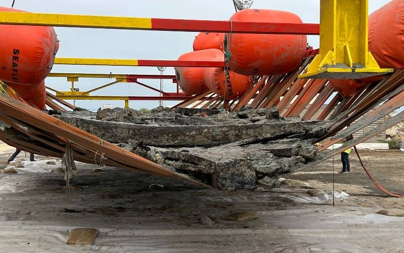 Nederlands Galjoen uit de 17e eeuw in de baai van Cádiz begonnen