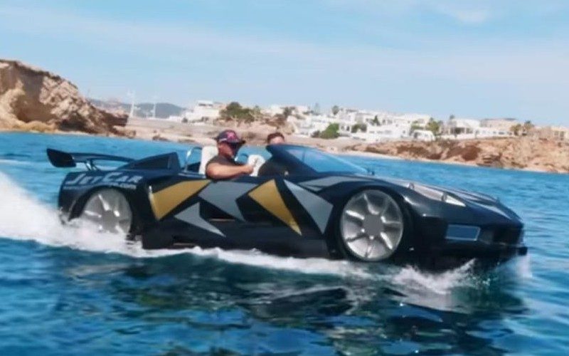De nieuwste sensatie op Ibiza zijn de waterauto's
