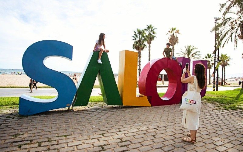 Salou overweegt een nieuwe belasting voor toeristen om de hoge kosten te compenseren