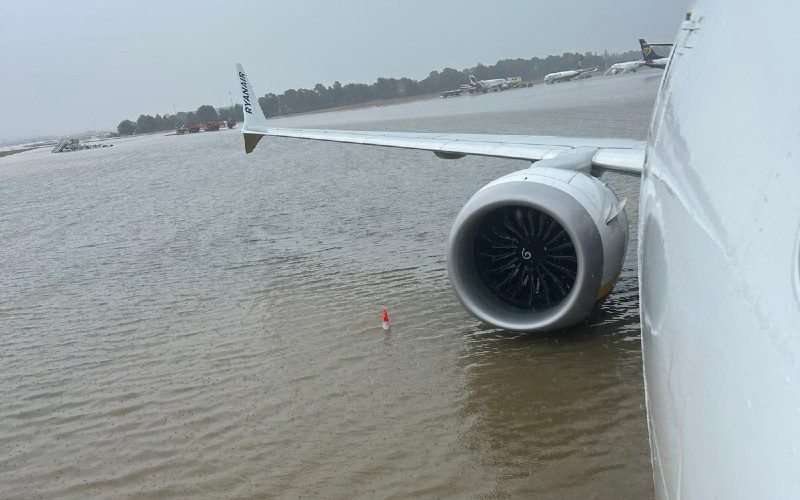 Storm met heftige regenval veroorzaakt overstromingen op luchthaven Mallorca