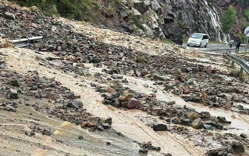 Campings en jeugdkampen in Catalonië geëvacueerd vanwege hevige regen en hagel